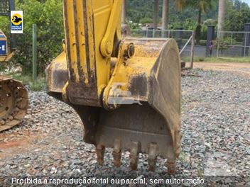 Escavadeira Komatsu PC200