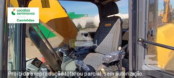 Escavadeira New Holland E245 C