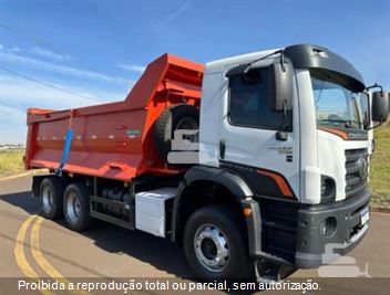 Caminhão Volkswagen 31-320 E Constellation 6x4 3-Eixos 2p (Diesel)