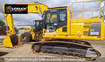Escavadeira Komatsu PC200
