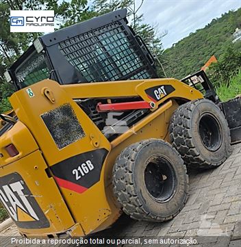 Mini-Carregadeira Caterpillar 216B