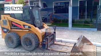 Mini-Carregadeira Caterpillar 216B