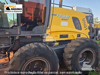 Motoniveladora New Holland RG170B