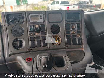Caminhão Scania G-420 B 8x4 2p (Diesel)
