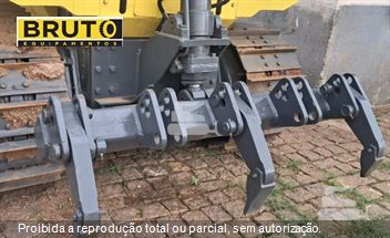 Trator de Esteira New Holland D130