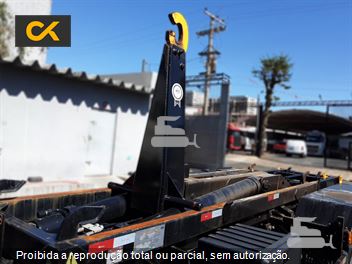 Caminhão Mercedes-Benz Axor 2533 6x2 2p (Diesel) (E5)