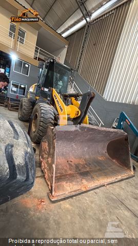 Pá Carregadeira New Holland W130