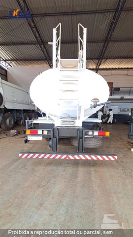 Caminhão Mercedes-Benz Axor 3131 6x4 2p (diesel)(E5)