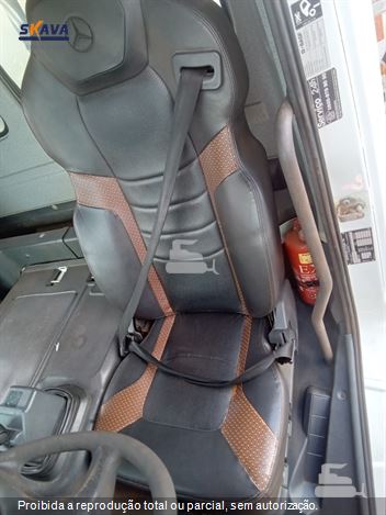 Caminhão Mercedes-Benz Axor 3131 6x4 2p (diesel)(E5)