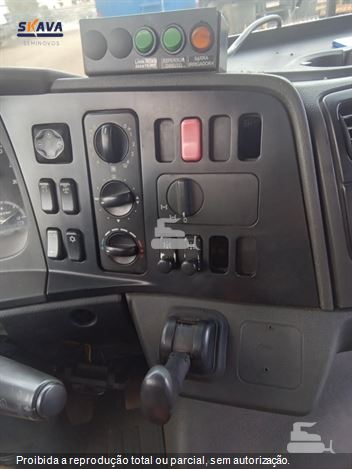Caminhão Mercedes-Benz Axor 3131 6x4 2p (diesel)(E5)