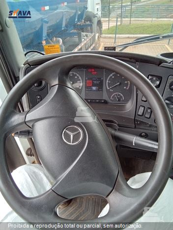 Caminhão Mercedes-Benz Axor 3131 6x4 2p (diesel)(E5)