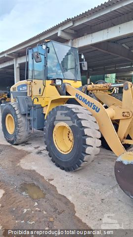 Pá Carregadeira Komatsu WA200