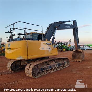 Escavadeira John Deere 200G