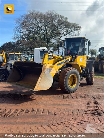 Pá Carregadeira Komatsu WA200