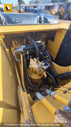 Escavadeira Caterpillar 320D
