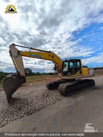 Escavadeira Komatsu PC200