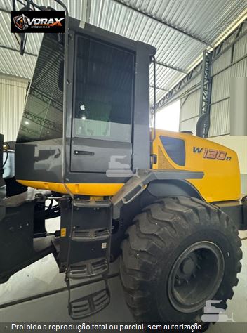Pá Carregadeira New Holland W130 B