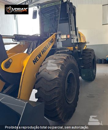 Pá Carregadeira New Holland W130 B