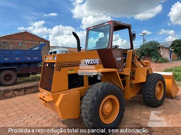 Pá Carregadeira Case W20E
