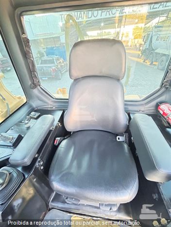 Trator de Esteira Caterpillar D6N XL