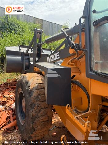 Pá Carregadeira Case W20E