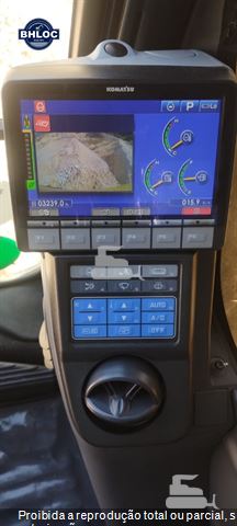 Escavadeira Komatsu PC200