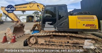 Escavadeira New Holland E215 C