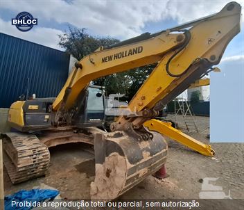 Escavadeira New Holland E215 C