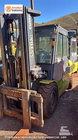 Empilhadeira Clark GTS30