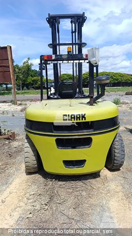 Empilhadeira Clark C70L