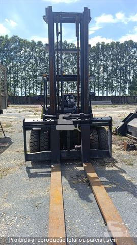 Empilhadeira Clark C70L