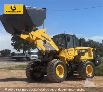 Pá Carregadeira Komatsu WA320