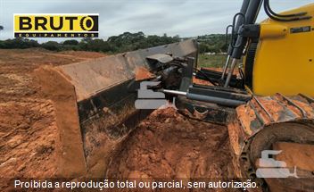 Trator de Esteira New Holland D150 B