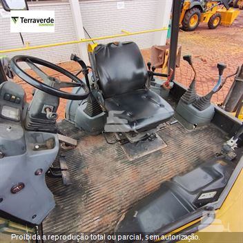 Retro Escavadeira New Holland B90B