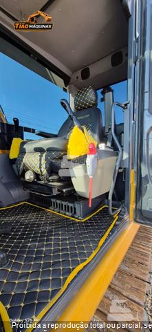 Escavadeira Komatsu PC130