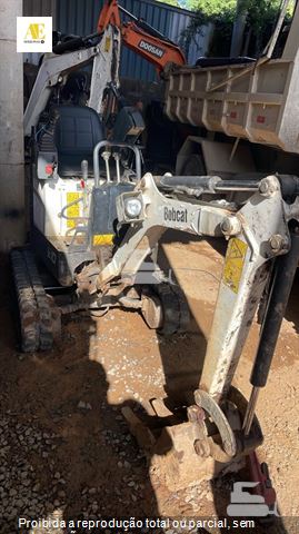 Mini-Escavadeira Bobcat E10