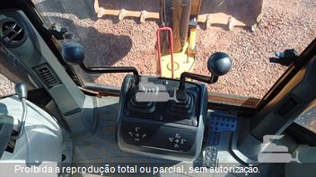 Retro Escavadeira Caterpillar 416E