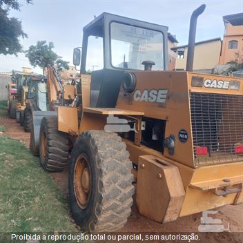 Pá Carregadeira Case W20E