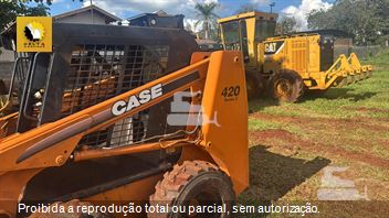 Mini-Carregadeira Case 420
