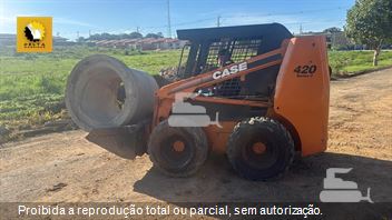 Mini-Carregadeira Case 420