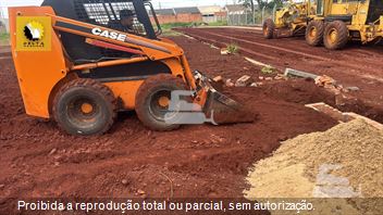 Mini-Carregadeira Case 420