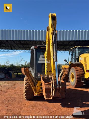 Retro Escavadeira New Holland B110B