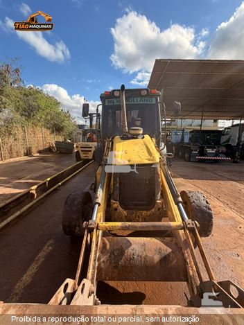 Retro Escavadeira New Holland B110B