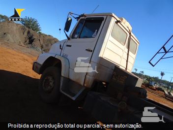 Caminhão Mercedes-Benz L-2325 6X4 3-Eixos 2p (diesel)