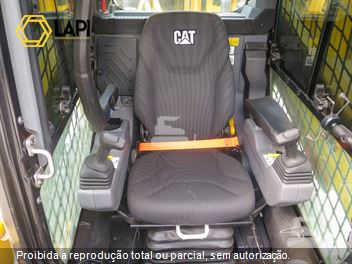 Mini-Carregadeira Caterpillar 250