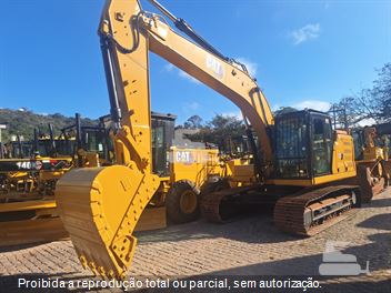 Escavadeira Caterpillar 320