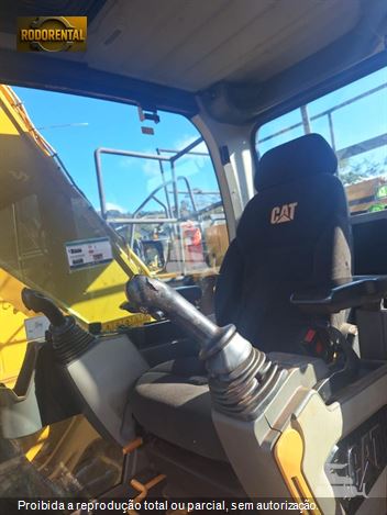 Escavadeira Caterpillar 320