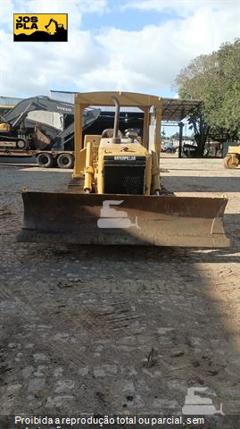 Trator de Esteira Caterpillar D4E