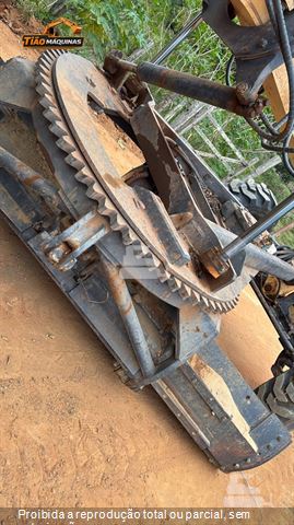 Motoniveladora New Holland RG140B