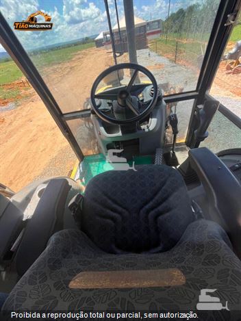 Retro Escavadeira New Holland B110B